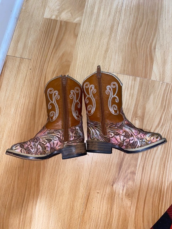 Slightly Used Twister Cowgirl Boots Toddler US Size 4 in great condition! gallery