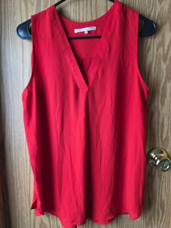 Violet + Claire Womens Medium Red Sleeveless V Neck Blouse Career Office Shell T