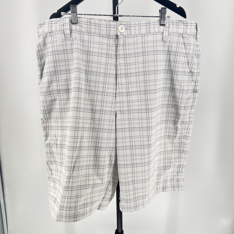 Under Armour plaid Size 40 Men’s 1-38 golf shorts