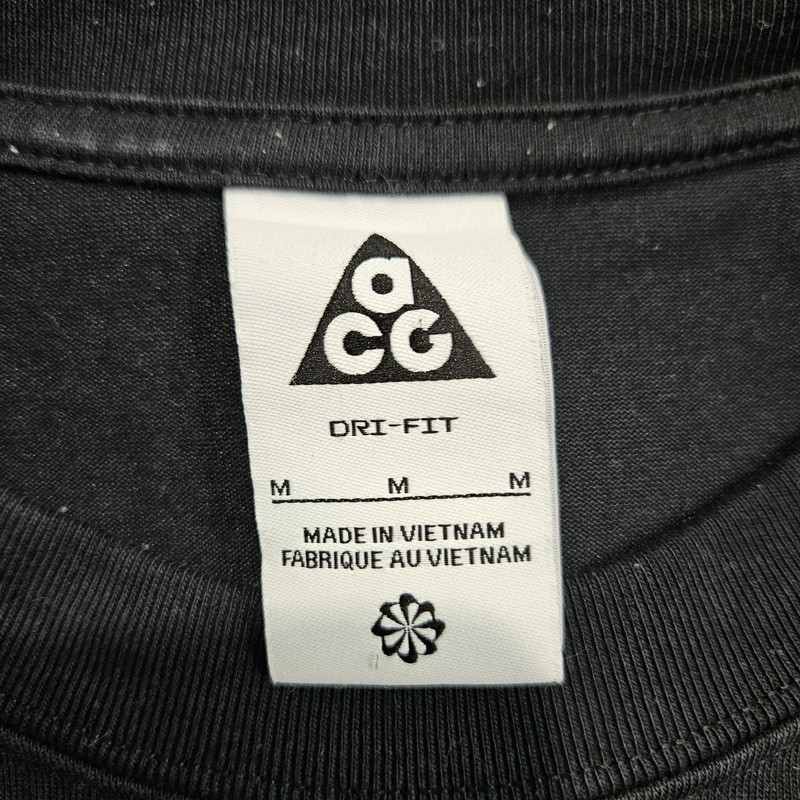 Nike ACG Short Sleeve Black Mens T-Shirt Size Medium Big Logo Relaxed Boxy Fit gallery