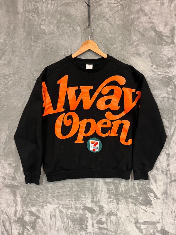 7-Collection Modern Streetwear Sweatshirt “7/11 Always Open” Graphic Black Large
