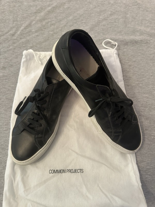 Common Projects Men’s Black Leather Low-Top Lace-Up Sneakers EU 42 MPN 1658 7547