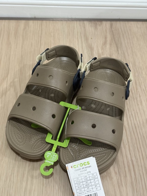 Crocs Classic all Terrain Sandal. Size m7/W9