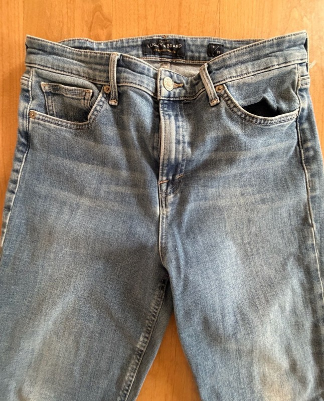 Lucky Brand Women's Size 8/29 Mid Rise Flare Jeans gallery