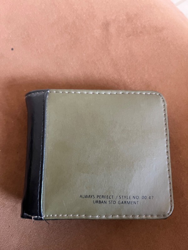 Men’s Bifold Wallet Gray Black Pre-Owned
