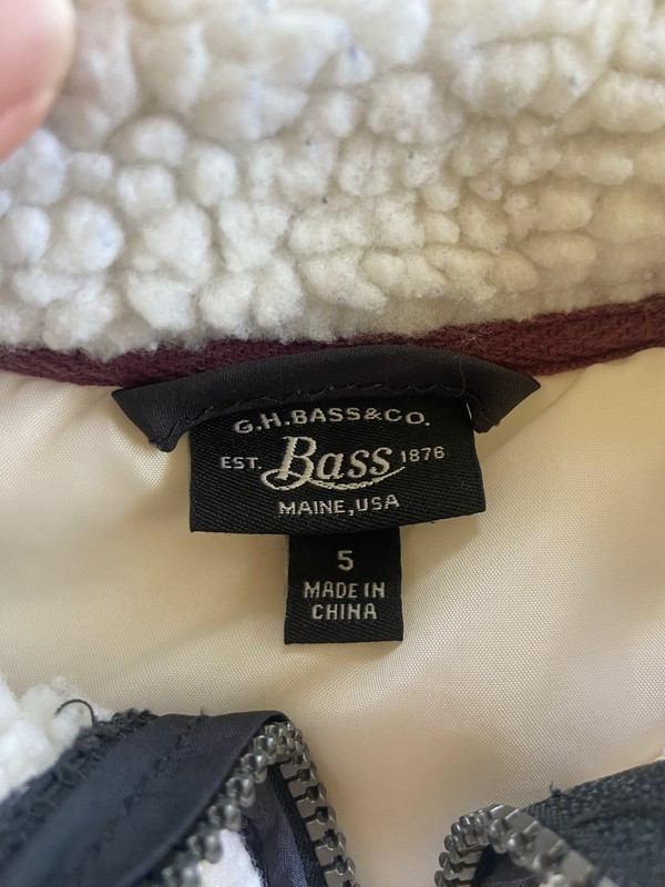 G.H. Bass & Co. Sherpa Fleece Full Zip Vest w/ Pockets Kids Size 5 Ivory/Black gallery