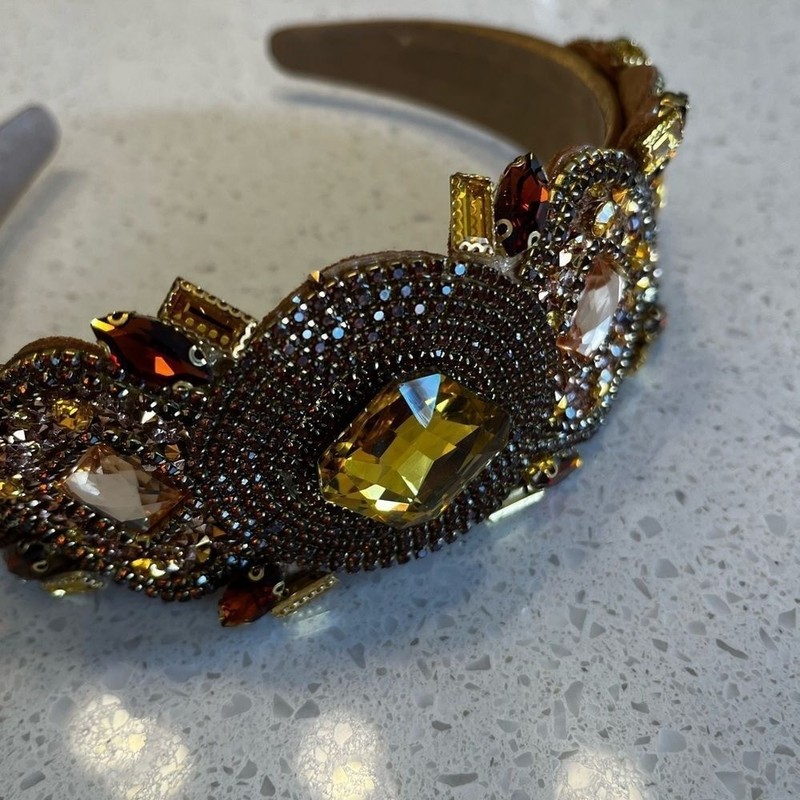 Baroque-Style Hairband With Gorgeous Gemstone Decoration gallery