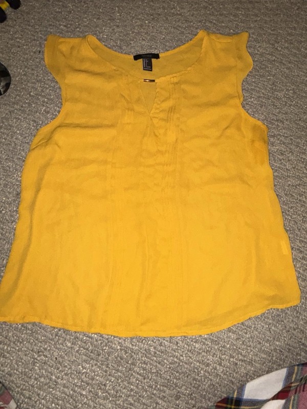 FOREVER 21 Women’s L Yellow Solid V-Neck Sleeveless Pullover Blouse Metallic