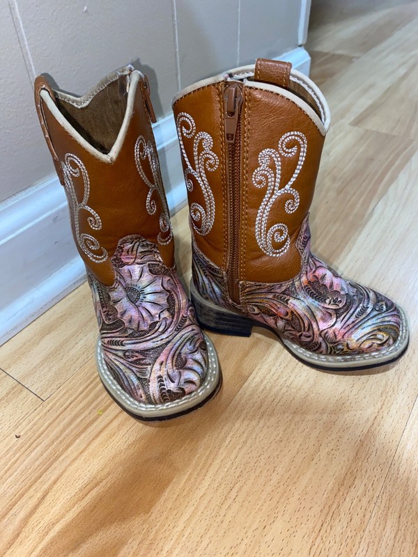 Slightly Used Twister Cowgirl Boots Toddler US Size 4 in great condition! gallery