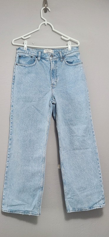 Abercrombie & Fitch The 90s Relaxed Jean High Rise Size 8/29 Short