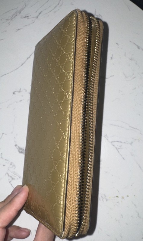 Gucci Gold Logo Zip-Around Wallet Heart Zipper Pull (Broken zipper pull) gallery