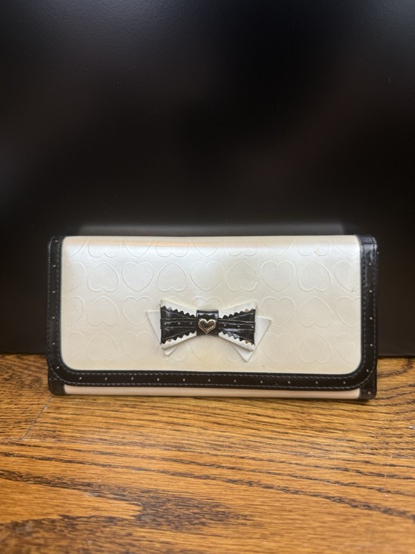 Valentine Ltd. Lovcat Checkbook Wallet White/Black Bow Heart, ID Window gallery