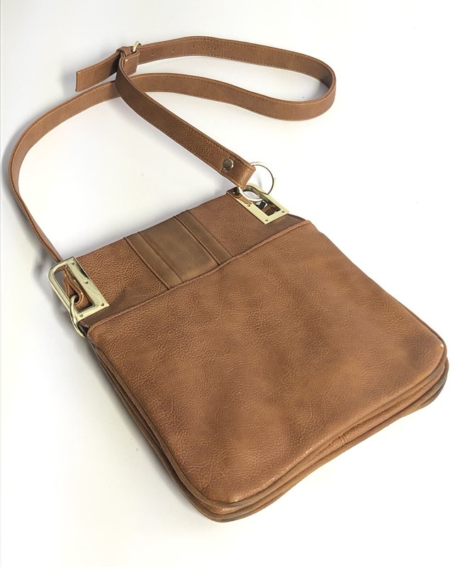 Steve Madden Brown Crossbody Purse Multiple Inner Dividers Tassel Gold Hardware gallery