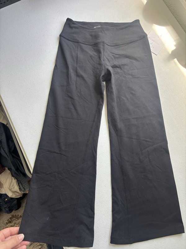 Beyond Yoga Essential Capri Cropped Leggings Size Medium