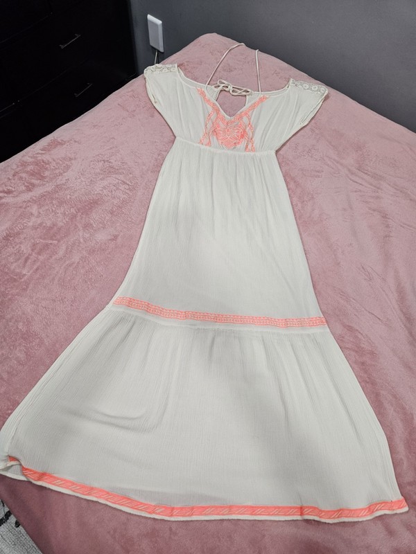 Flying Tomato Women’s Size M White Pink Embroidered Lace V-Neck Lined Maxi