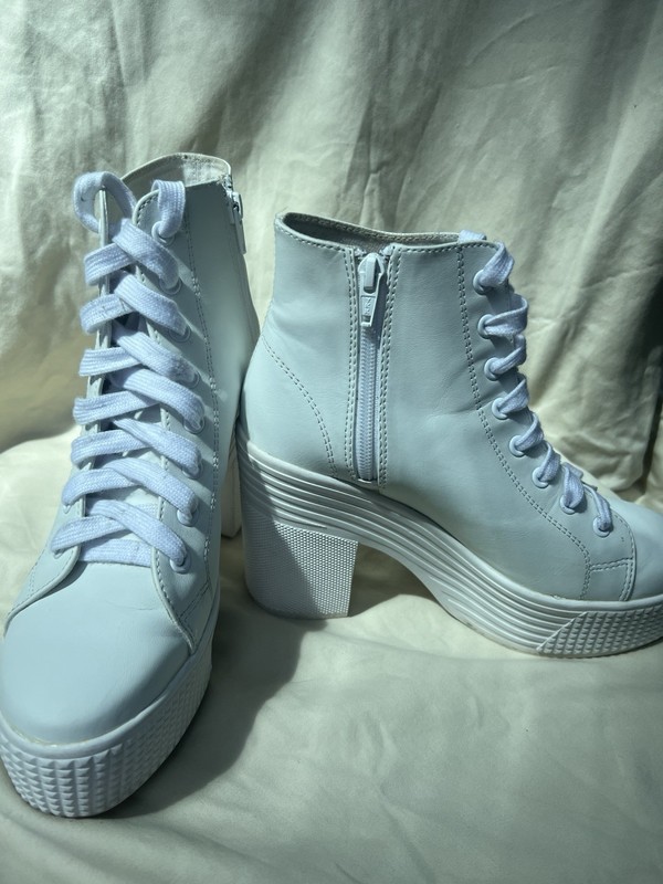 BC White Lace-Up Side Zip Ankle Bootie Round Toe Lined US 9 EU 39 UK 6 gallery