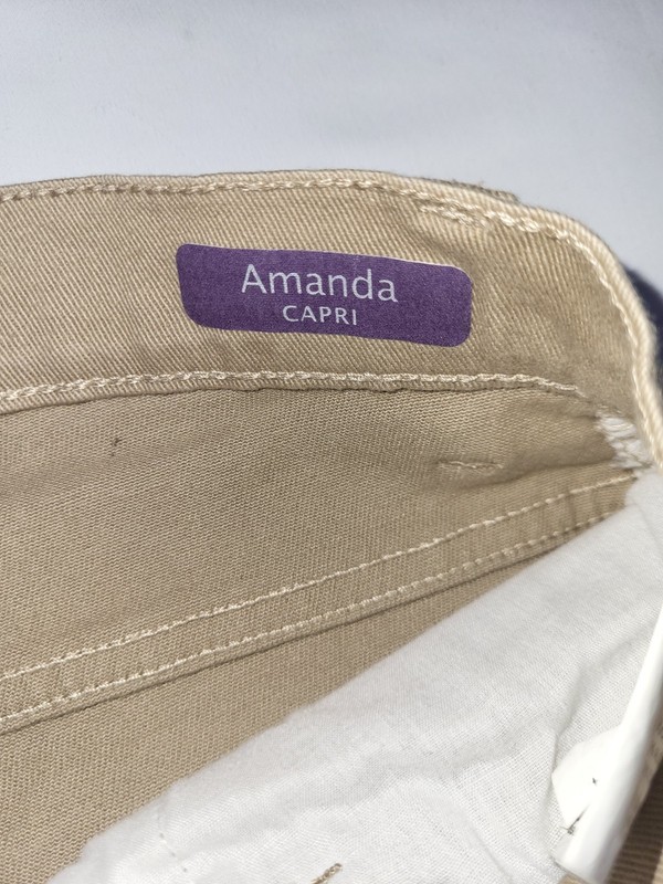 Gloria Vanderbilt Amanda Capri Women Size 4P Khaki Beige Cuffed Stretch Pants gallery