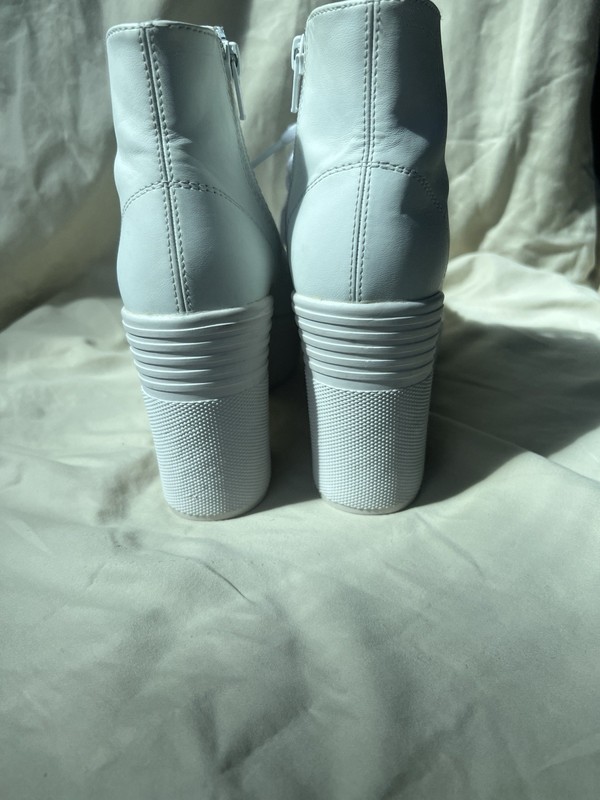 BC White Lace-Up Side Zip Ankle Bootie Round Toe Lined US 9 EU 39 UK 6 gallery