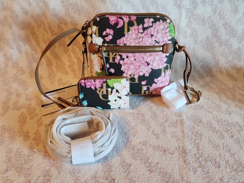 Dooney&Bourke Hydrangeas Monogrammed Domed Crossbody/Small Card Case Black