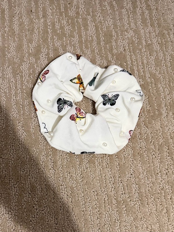 KAXI Butterfly Print Hair Scrunchie with Faux Pearl Embellishments