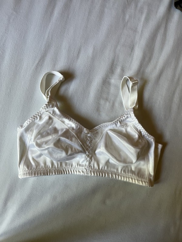 Vintage 90s Bali White Satin Bra No Underwire Size 36D, Coquette Feminine