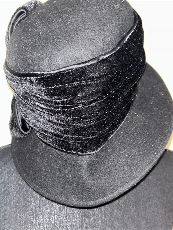 Xsermar New York Womens Black Velvet Cloche Hat With A Bow Spot Clean Only gallery