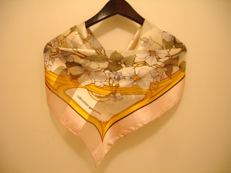 VINTAGE VALENTINO GARAVANI SILK SCARF 33″X33″ – SEE SNAGS IN PHOTOS