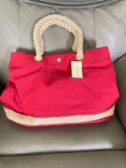 LORD AND TAYLOR BEACH TOTE WITH ROPE HANDLES