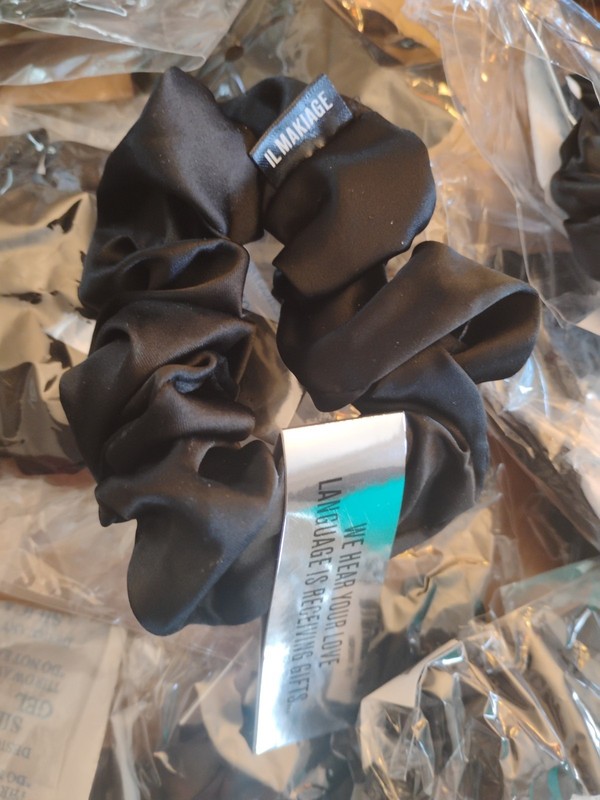 10 Count IL Makiage BLACK Scrunchie NWT Hair Accessory OS Bulk Buy Fast Ship gallery