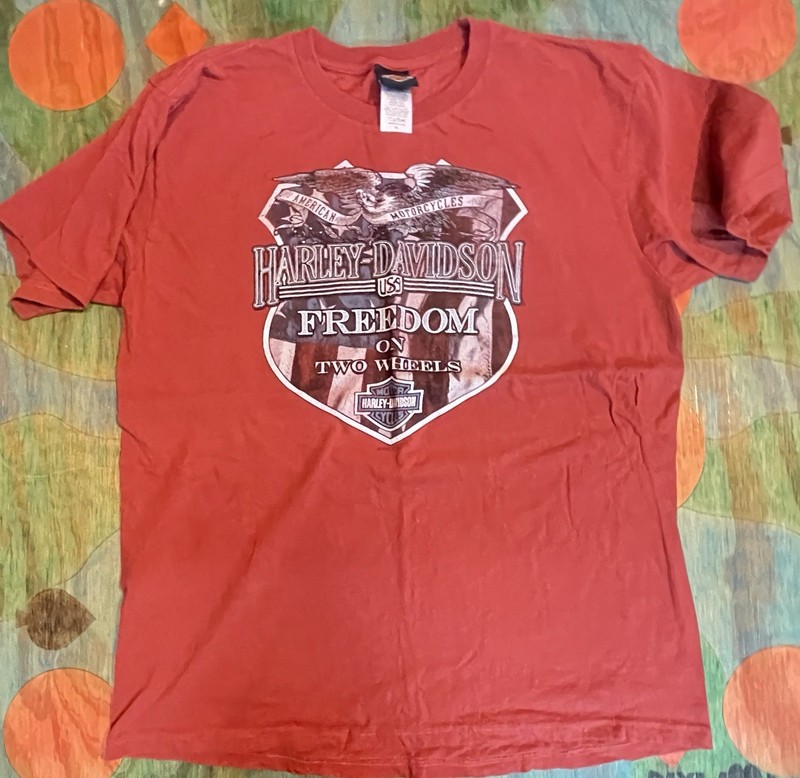 Harley Davidson Freedom on Two Wheels Muncie, Indiana Red T-Shirts Size Mens XL