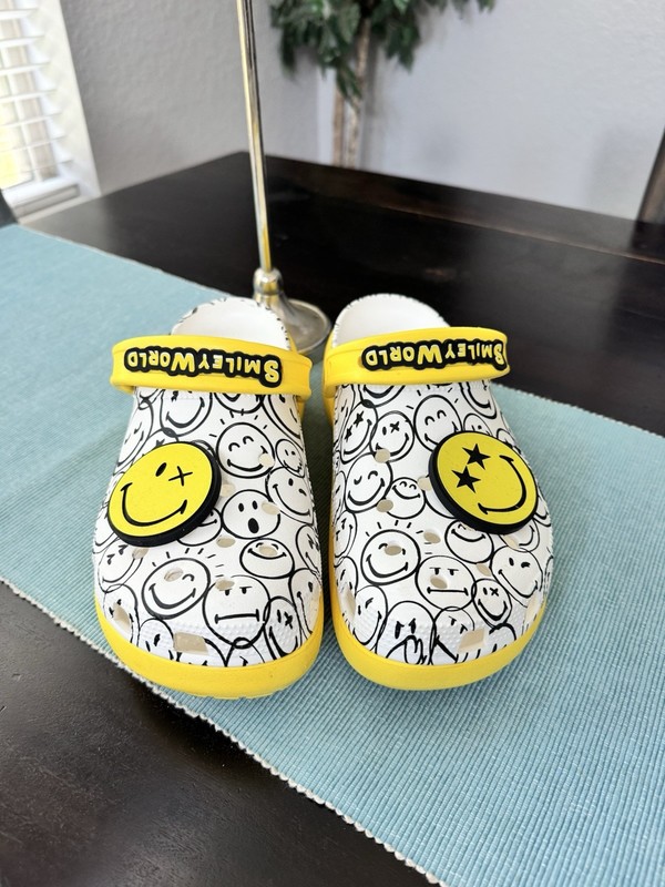 Iconic Crocs Comfort Smiley World Collaboration Womens Size 11