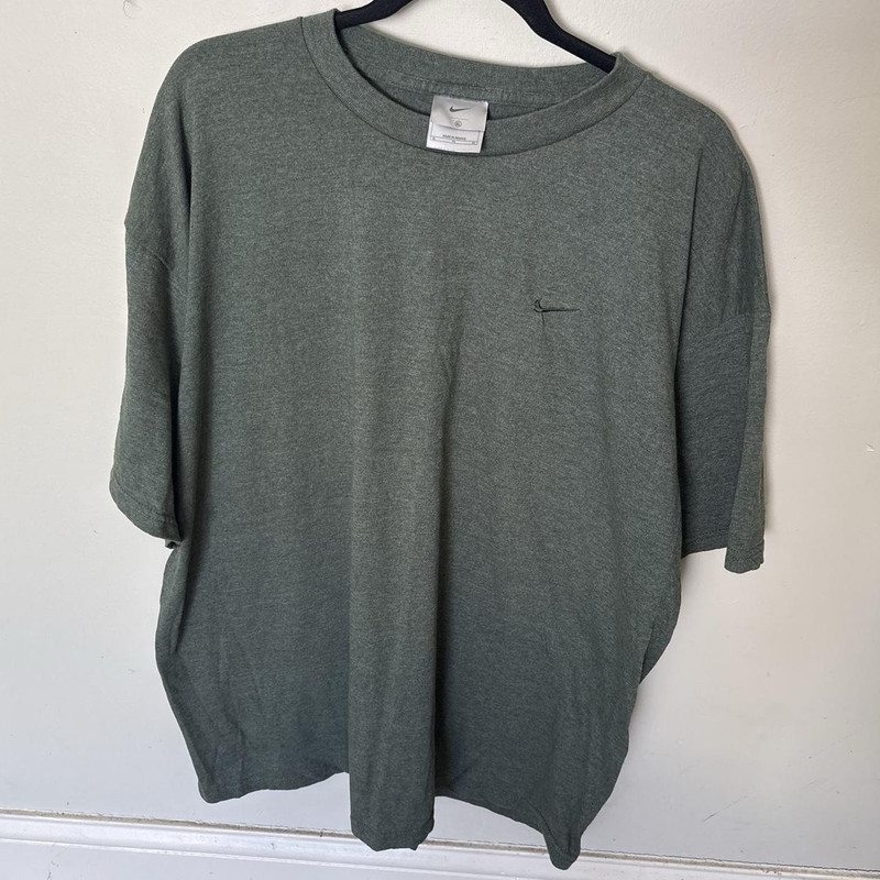 Vintage Nike Men’s Grey Solid Short Sleeve Logo T-Shirt XL
