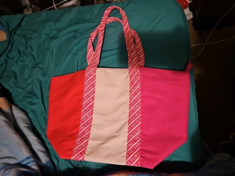 Victoria’s Secret Colorblock Pink Red Tote Bag Logo Print Zip Shoulder Strap