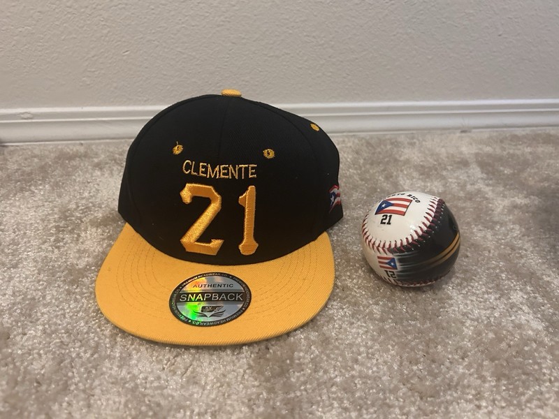 Clemente Collectors Headwear And Ball, Pittsburg Pirates,Puerto Rico Collectible