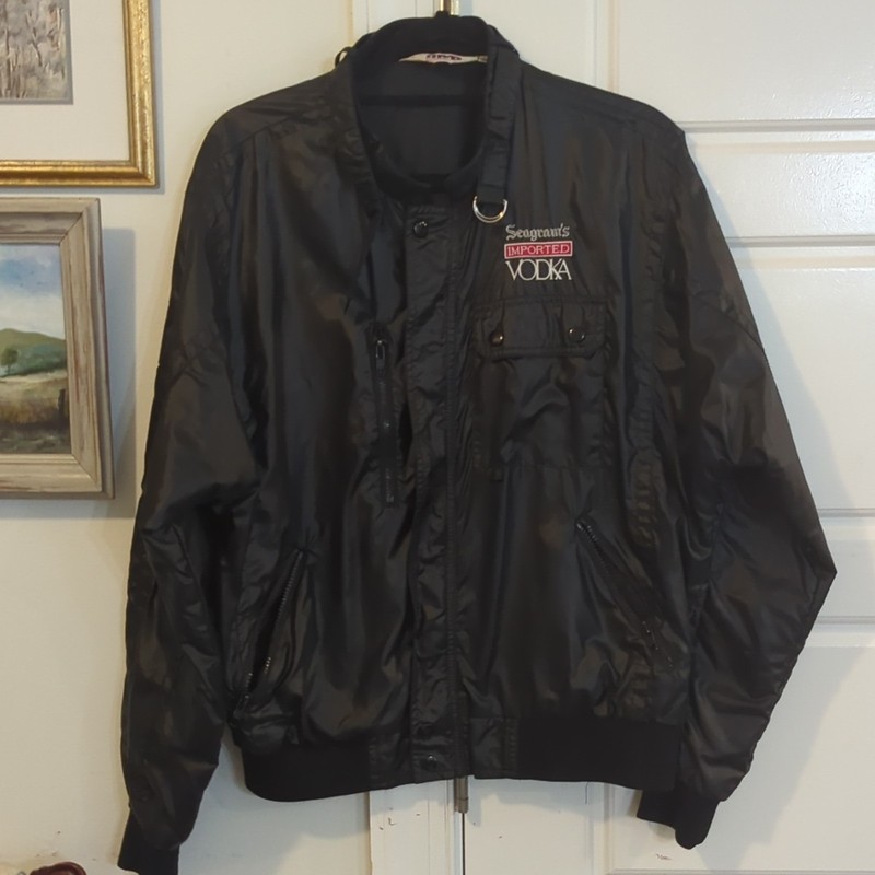 Seagram’s Imported Vodka MVP Sport Men’s L Black Jacket vintage logo/branding