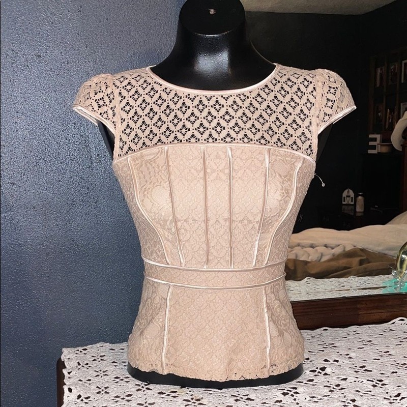 bebe Lace Cap Sleeve Blouse in Cream