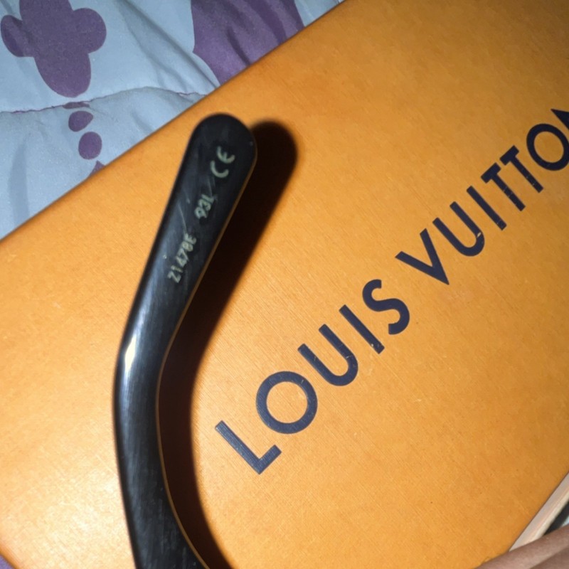 Louis Vuitton Oversized Geometric Black Sunglasses Gold LV Link gallery