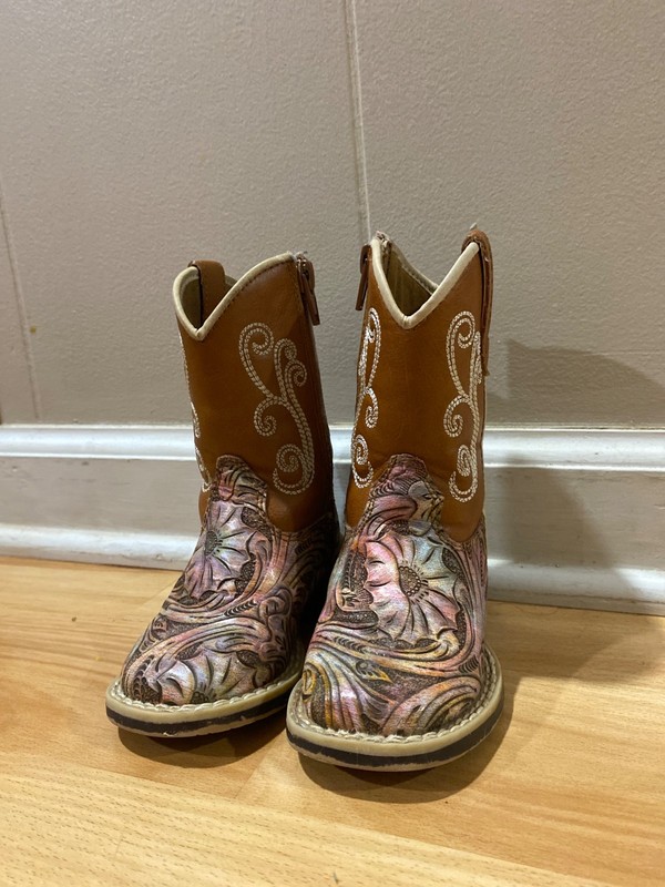 Slightly Used Twister Cowgirl Boots Toddler US Size 4 in great condition! gallery