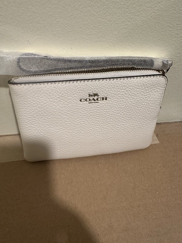 💚 Coach Corner Zip Wristlet – CP483 Chalk White Pebbled Leather – NWT