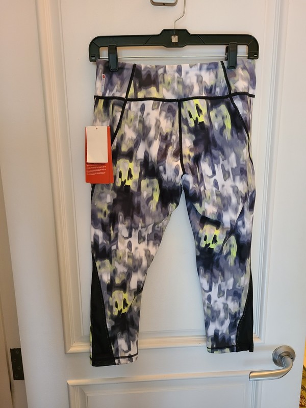 NWT ZELLA Live-In Blur Pattern Women's Leggings S ¾ Length gallery