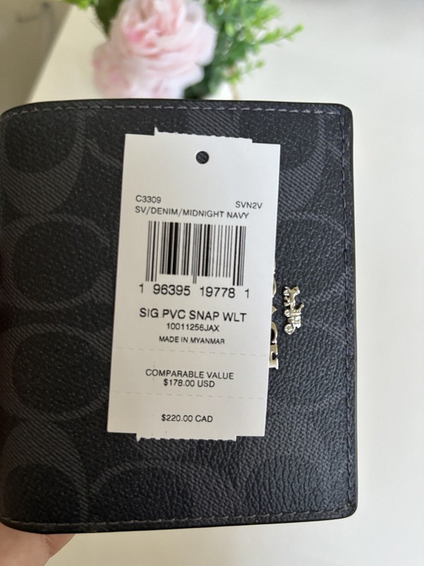 Coach Snap Wallet In Signature Canvas gallery