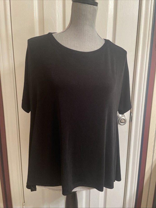 Chico’s Travelers size 0 Black Solid Asymmetrical tunic Short sleeve Small