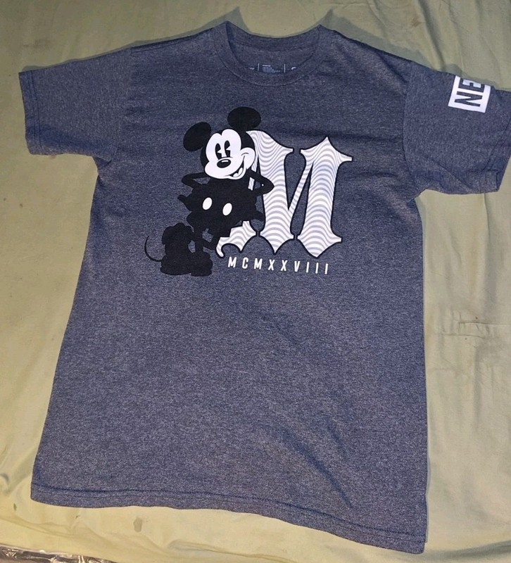 Neff Disney Mickey Mouse Shirt Mens Small Gray MCMXXVII 1927 Cartoon Blemish