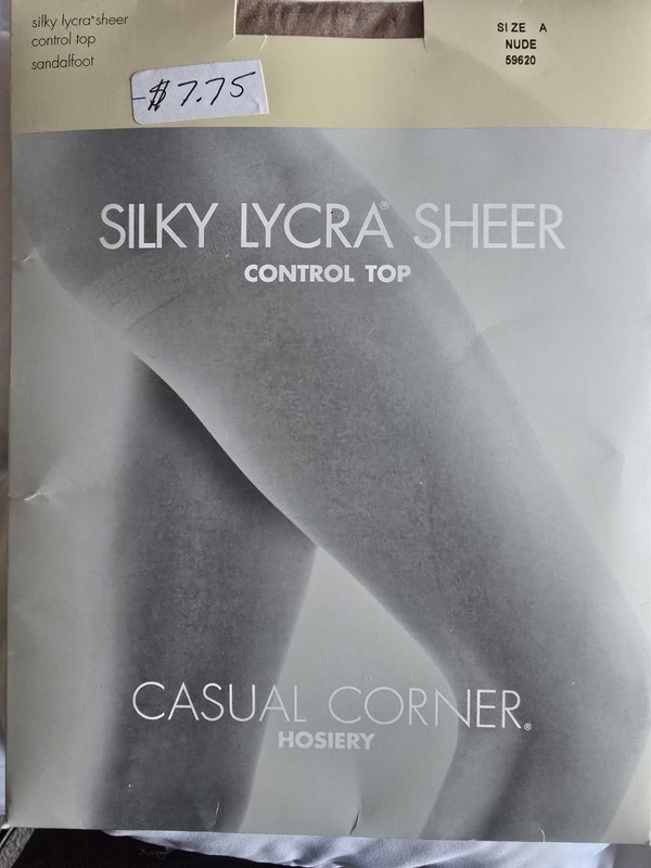 CASUAL CORNER HOSIERY! SILKY LYCRA SHEER CONTROL TOP. SANDALFOOT SIZE A NUDE