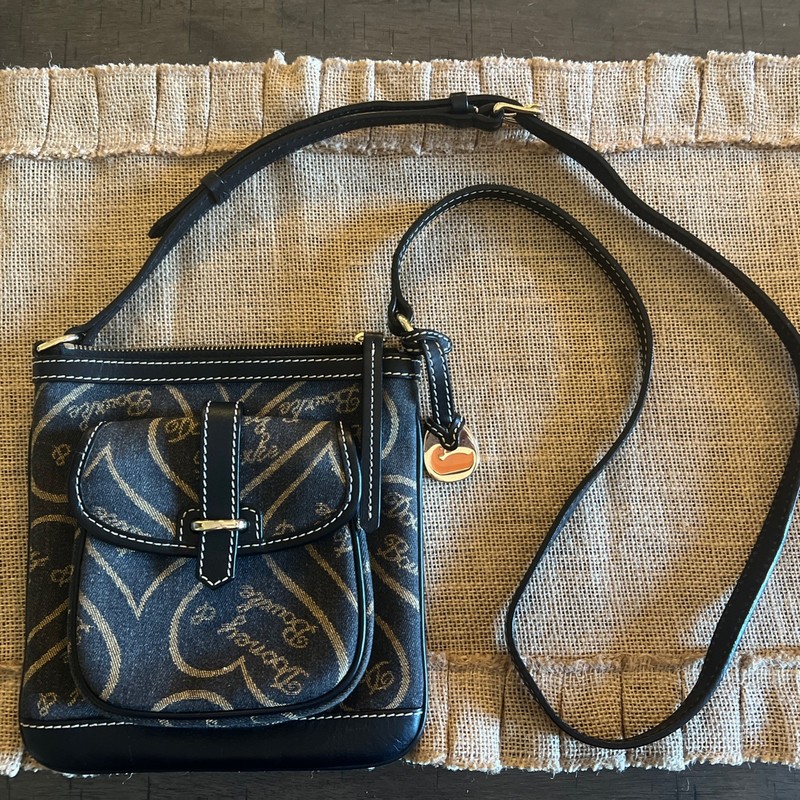 Dooney & Bourke Brown Tan Signature Heart Crossbody Bag Swing Pack Duck Charm