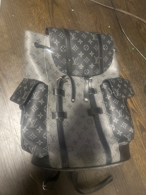 louis-vuitton backpack damier