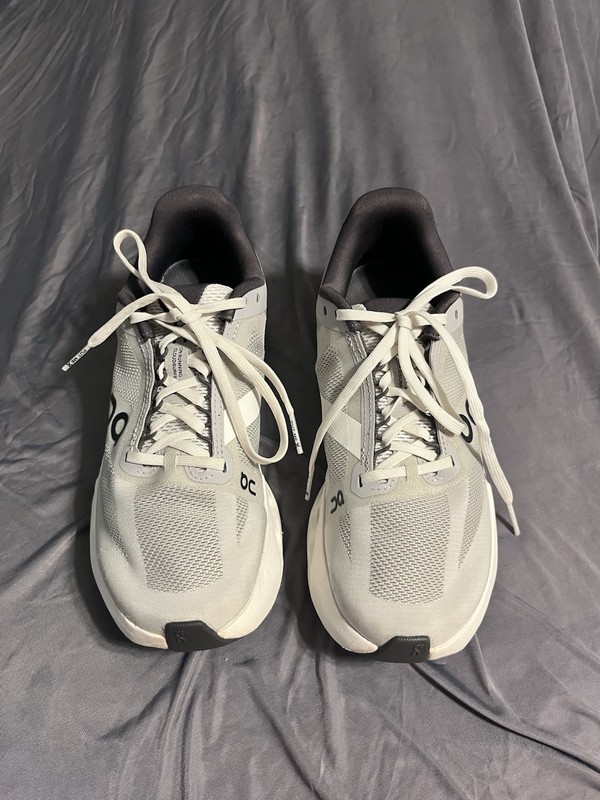 On Cloudrunner Women’s Running Sneakers Gray/White Mesh Lace-Up Rubber Sole gallery