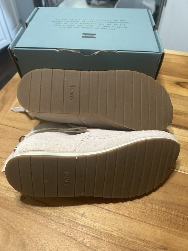 Tom’s Rio Suede Water Resistant Boots Size 8 gallery