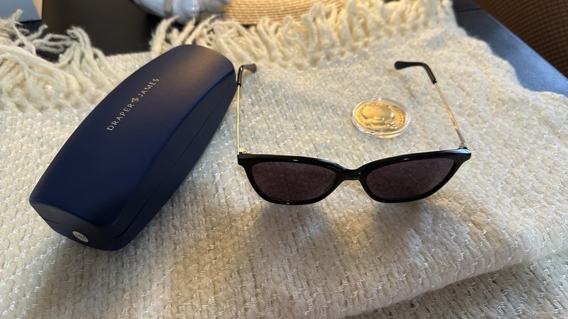 Draper James DJ7034 Women’s Cat Eye Sunglasses Black 54-17-140 w/ Case gallery