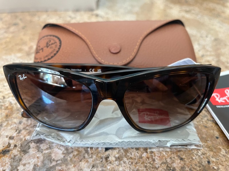 RAY-BAN RB4154 601/32 57-18 145 Polished Brown Frame